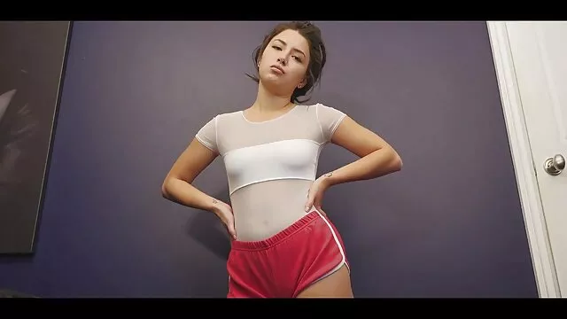 صبح ضربدری مامان بخیر عزیزم ، دیک شما درست داخل بینی قرار گرفت و بعد بین شورتتان لغزید
