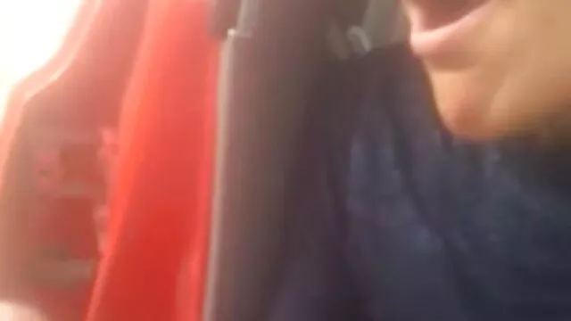 او دستان خود را برداشته و نیازی کس ضربدری به چنگ زدن دستهایم نیست ، من شلخته نیستم