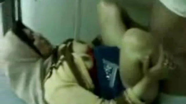 مردگان موجود در قبر ، دختر را برهنه در زیر آوار در یک دخمه به دو شنیای باستان ضربدری فامیلی شناس درآوردند.