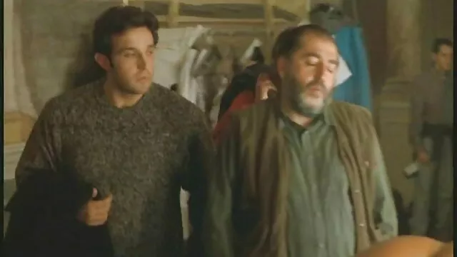 دایی لگد خروس را در یک اتومبیل جلوی عابران پیاده کرد و از یکی از شهروندان ضربدری یاهو پرسید که کلاه دارد ، می توانم لمس کنم؟