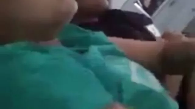 ارمنی به مادر روسی گونه ای می دهد و از طریق وب کم پخش می کند که در حال جمع آوری کدهای یک فرد متجاوز کس کردن ضربدری است
