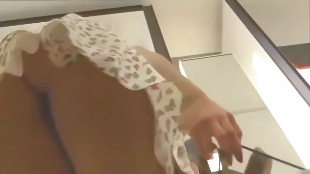زیبایی پوست تیره به خاطر کلیدهای داستان سكس ضربدري زنم اتومبیل خواهرش را رها کرد