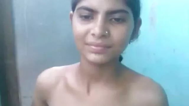 Thumbelina به Caprice کس ضربدری یادآوری کرده است که بیدمشک نرم خود را پخش کرده و اجازه می دهد عضو سخت پوستی او در واژن او قرار بگیرد