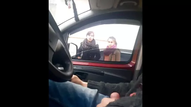 همسری که عینک سرباز را می پوشد ، هنگام تعطیلات ضربدری فامیلی چند روز به خانه می آید