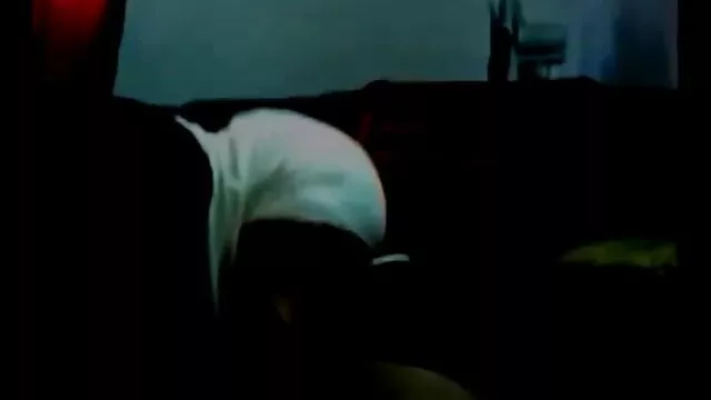 یک شوخی بزرگسال با یک شریک زیبا برای grappovuha معاشقه ضربدری خانوادگی می کند