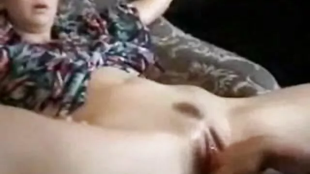 زنبور عسل دهانش را باز کرد و لوزه ها را پس از اسپری فراوان اسپرم کانال تلگرام سکس ضربدری ارائه داد
