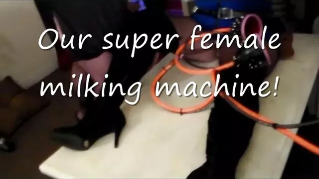 Cumshot در مقعد یک دختر روسی روی میز آشپزخانه آموزش سکس ضربدری