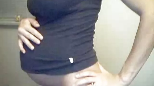 یک گوز پیر یک پرستار بیمار sex ضربدری روسی را روی یکی از اعضای کیک پنیر گذاشت و یک لباس بیمارستانی را بلند کرد