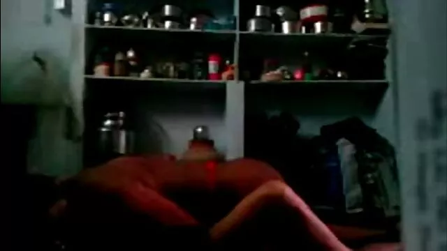 fucks سایت سکس ضربدری در مهره ها در حال پرش روی یک عضو دوستانه یک همکلاسی است