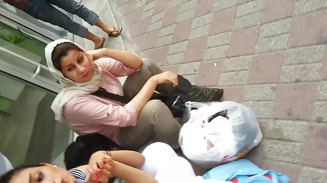 shnyaga Zhopashnik از الاغ بیرون کشید و بزاق چسبنده در پشت دهان کشیده شد ، در حفره ضربدری داستان دهان دفن شد