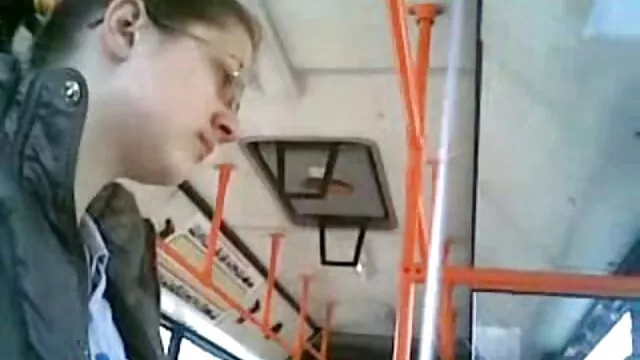 کفش ورزشی کفش های تعمیر شده را به مشتری قدیمی آورد و فیلم سکس ضربدری از دهان لاغر او تشکر کرد